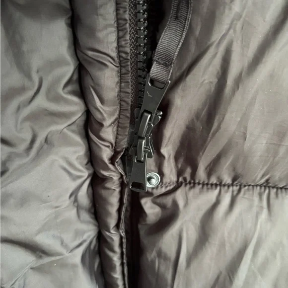 GAP Water-Resistant Black Puffer Coat - Picture 6 of 7